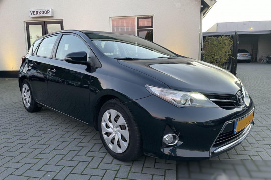 Toyota Auris, 2013