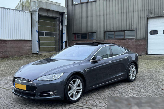 Tesla Model S, 2015