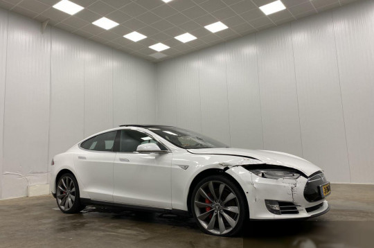 Tesla Model S, 2015