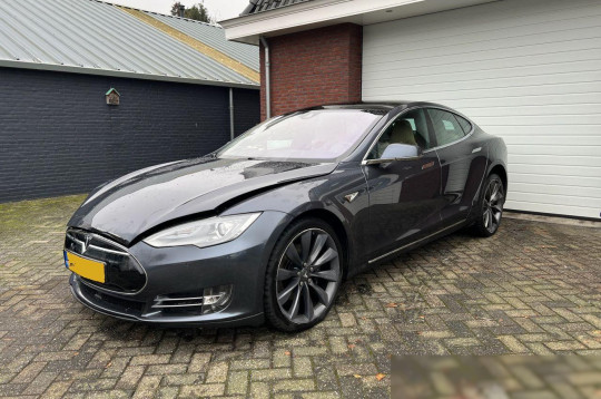 Tesla Model S, 2016