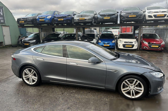 Tesla Model S, 2014