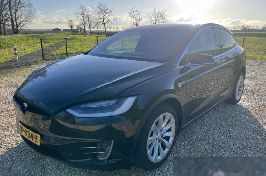 Tesla Model X, 2017